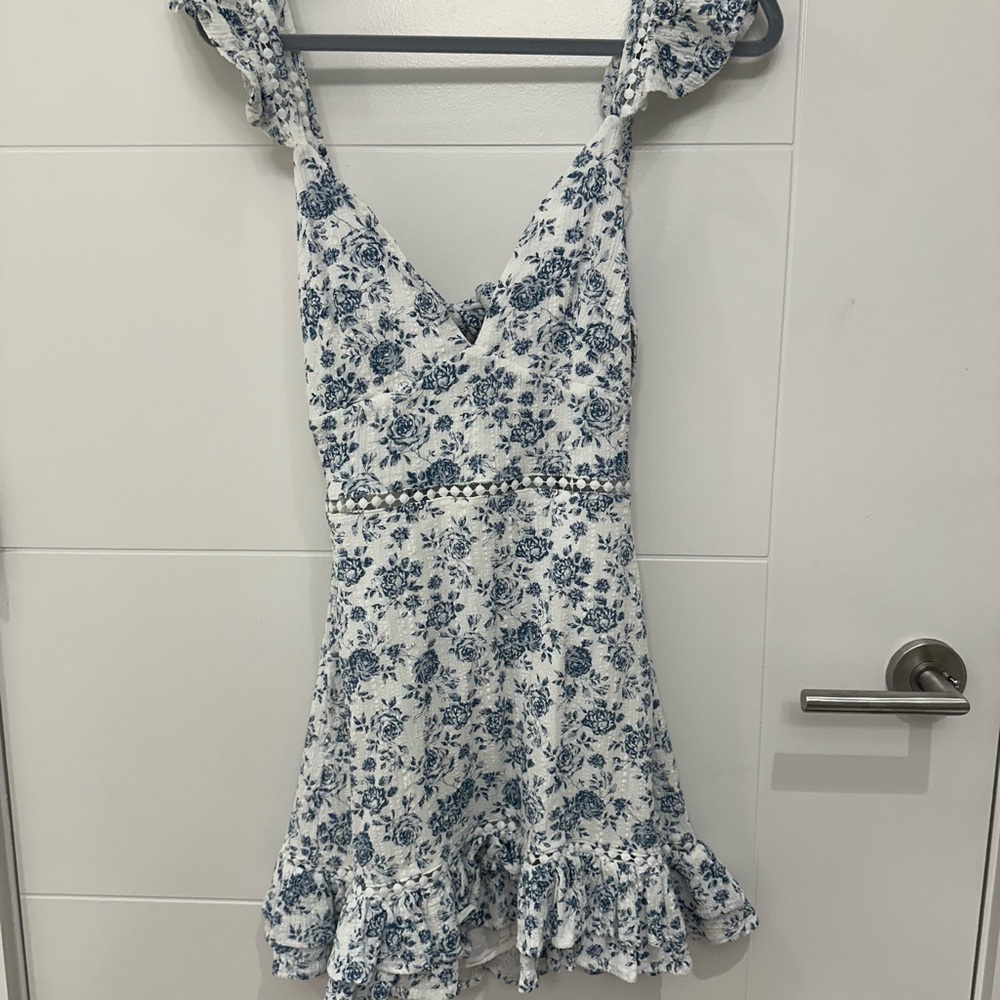 Super cute spring dress that can be worn for events or casual!
